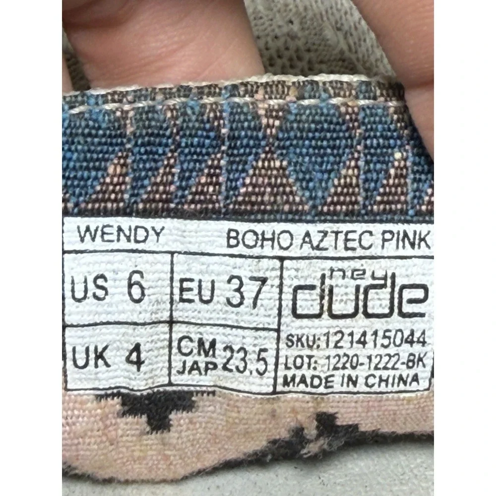 Hey Dude Wendy Women Size 6 Boho Aztec Pink Comfort Slip On Shoes Hippie Loafers